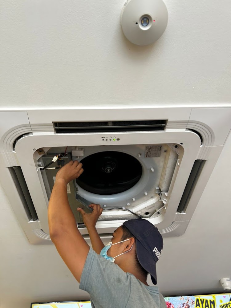 servis pemasangan aircond dan wiring elektrikal