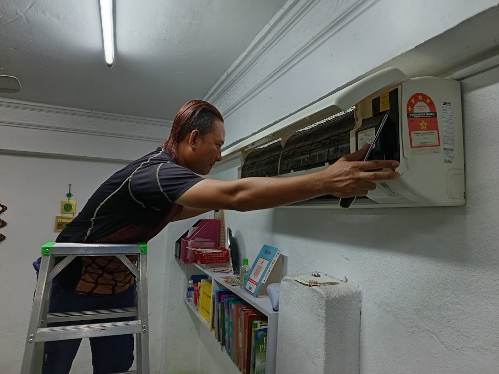 Aircond Service,Repair and Install by DH Homecare Services